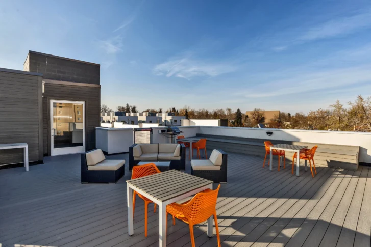 Modular Housing VMWP Denver Colorado roof deck <br /><small>Image: cornerstoneapartments.com</small>