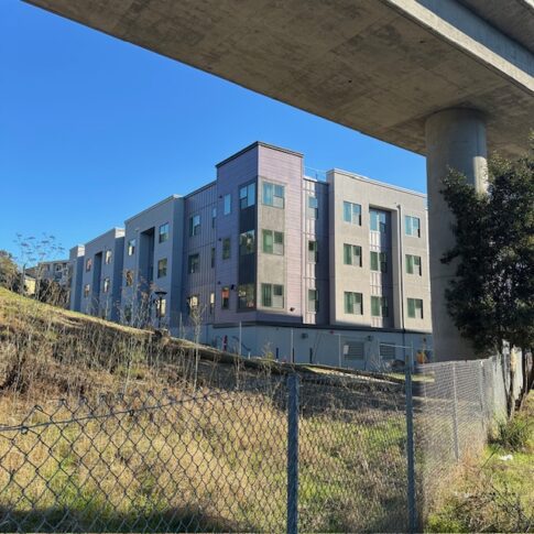 VMWP-Verana-Hill-affordable_housing-under the freeway<br /><small>Photography: Ken Gutmaker</small>